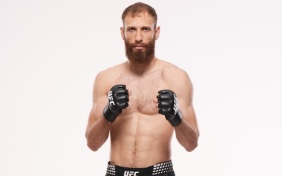 Бойца Пуляева освистали на турнире UFC в Баку за флаг РФ и песню "Матушка"