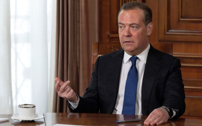 Медведев: Армении будет сложно выйти из-под контроля Запада