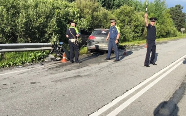 В столкновении двух легковушек в Свердловской области погибла женщина