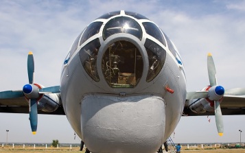 Украинский Ан-12 вылетел из закрытого аэропорта Черновцов в Европу