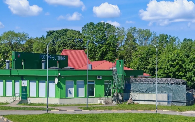 Желающие попасть из Эстонии в РФ десятки часов стоят в очередях на границе