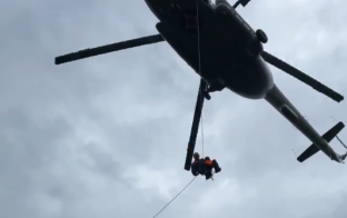 Кинологи подключились к поискам пропавшего в Приморья вертолета Robinson
