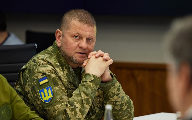 Залужный заявил Зеленскому о готовности стать президентом Украины
