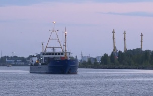 В Нижегородской области сухогруз с зерном сел на мель