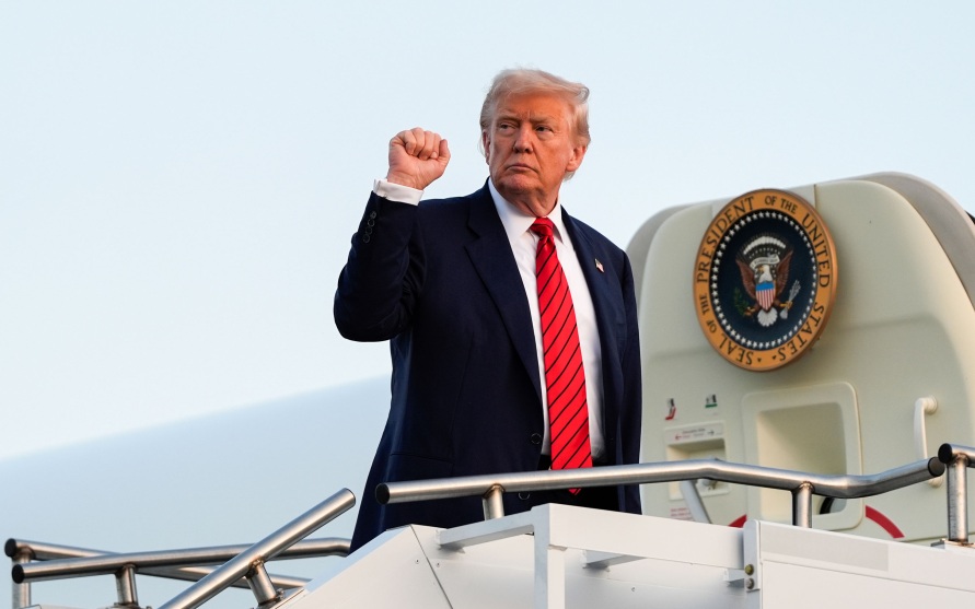 Трамп впервые совершил полет на подаренном Катаром самолете