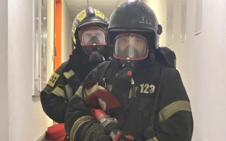 На северо-западе Москвы тушат пожар в административном здании