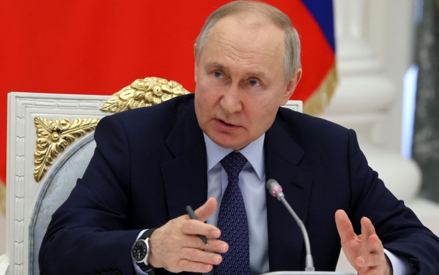 Подразделения ВСУ отступают с большими потерями под натиском ВС РФ, заявил Путин