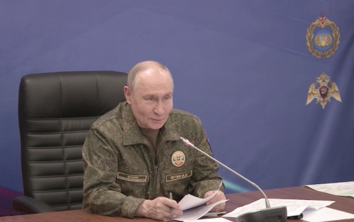 В Британии назвали сигналом появление Путина в военной форме