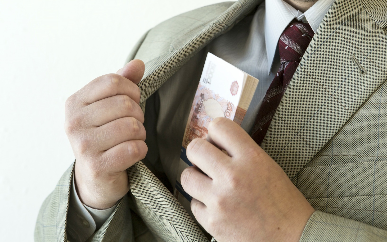 Бывшего главу департамента ЖКХ Ивановской области осудили на 4,5 года за взятку