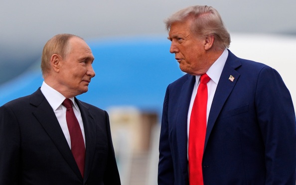 Трамп на встрече с Зеленским назвал очень хорошими свои отношения с Путиным