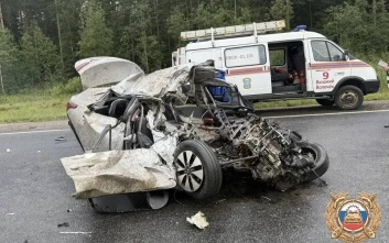 Четыре человека насмерть разбились на машине в Тверской области