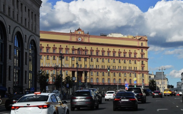 ФСБ: рецидивист припас накладные усы и бороду для покушения на офицера ВС РФ