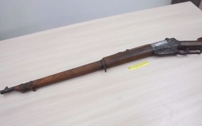 Житель Казахстана сдал в полицию винтовку Winchester XIX века