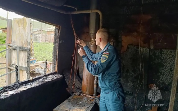 Два человека погибли в результате пожара в жилом доме в селе Хакасии
