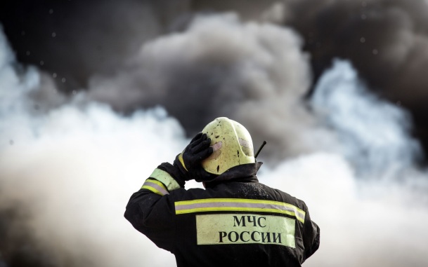 В Таганроге после атаки беспилотников тушат пожар в морском порту