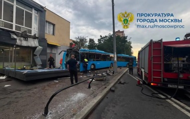До 25 возросло число пострадавших в столкновении автобуса и "Газели" в Москве