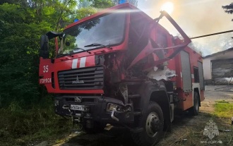 В Горловке при атаке дронов пострадал сотрудник МЧС, повреждена пожарная машина