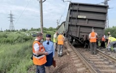 Сход трех грузовых вагонов произошел в Ярославле