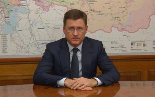 Вице-премьер Новак объяснил очереди на заправках "прилетами" по НПЗ