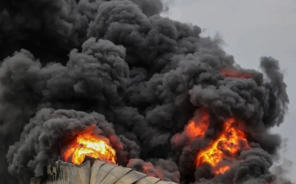 Пожар на двух нефтехранилищах в Азове удалось локализовать