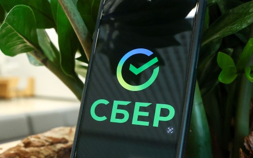 Россияне начали оплачивать покупки в Индонезии через "Сбер" по QR-коду