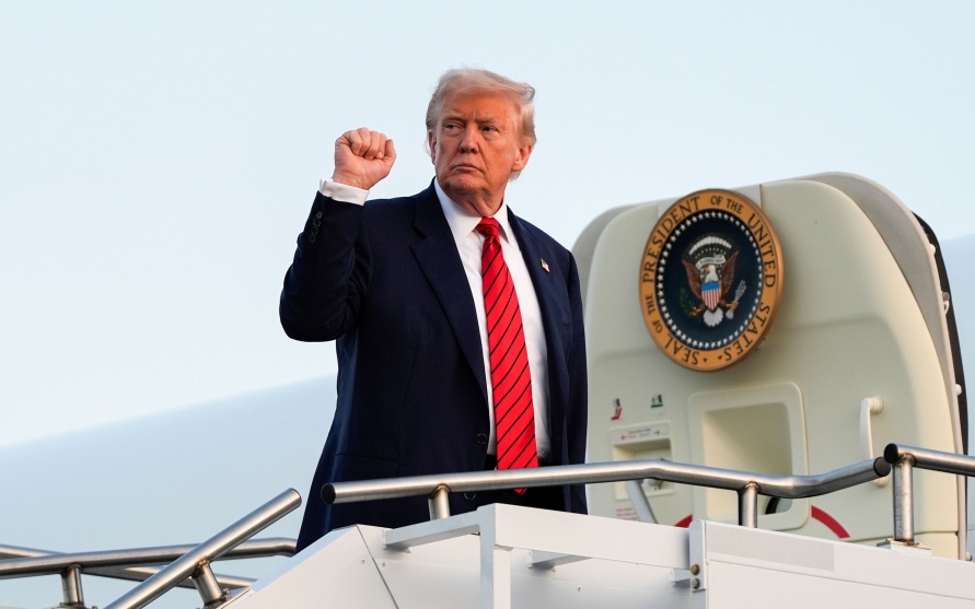 Репортеры NYT ответят в суде за статью о самолете Трампа