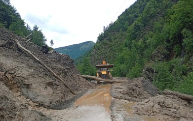 В Дагестане восстановлено движение на 10 поврежденных участках дорог