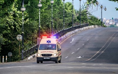 В Азербайджане перевернулся автобус с детьми