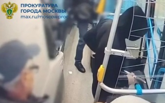 Перед судом предстанет москвич, ударивший пассажира автобуса ножом в шею