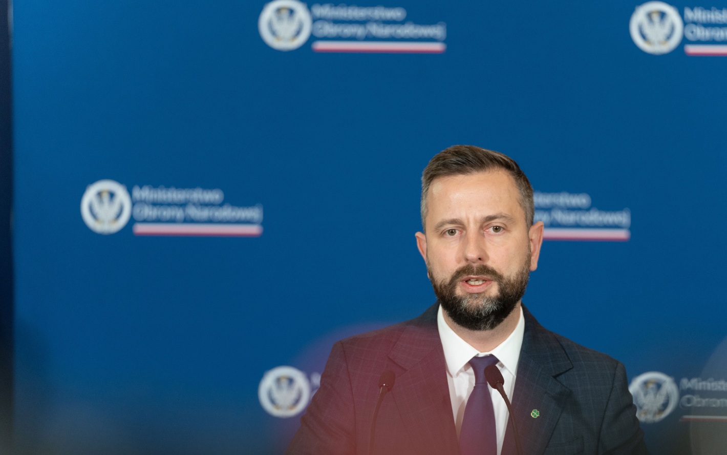 Глава Минобороны Польши хочет вернуть украинцев призывного возраста на родину
