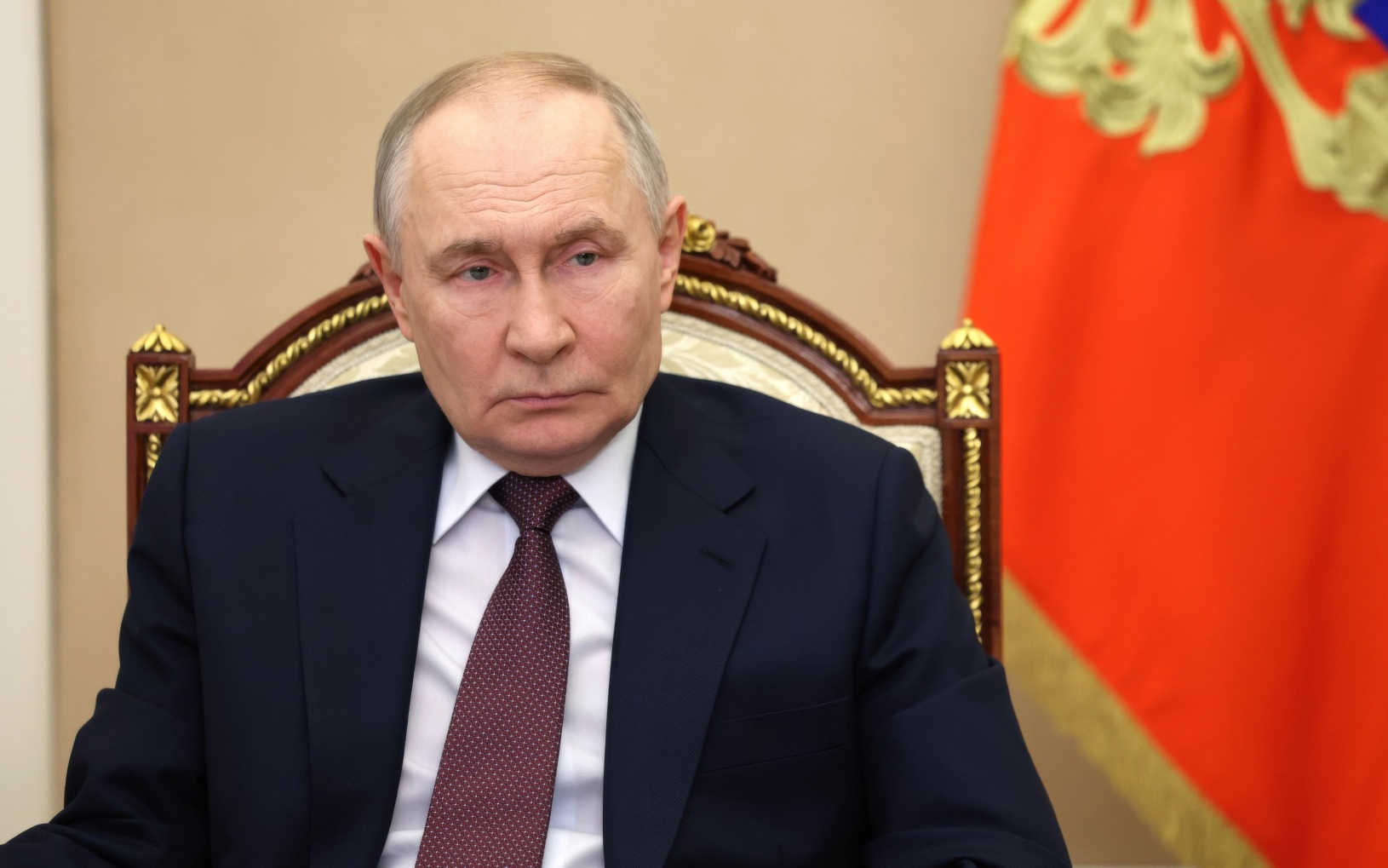 Путин разрешил ряду компаний ограничить объем раскрываемой информации