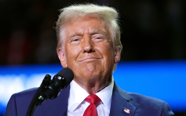 Продюсер Мао заявил, что Трамп был "чрезвычайно позабавлен" подарком Путина