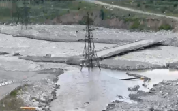 В Кабардино-Балкарии из-за подъема уровня воды в реке Баксан смыло часть моста