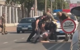 Сотрудник ТЦК во Львове избил женщину, которая пыталась помешать мобилизации