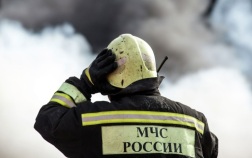 Под Тюменью загорелась территория с шинами на площади 700 "квадратов"