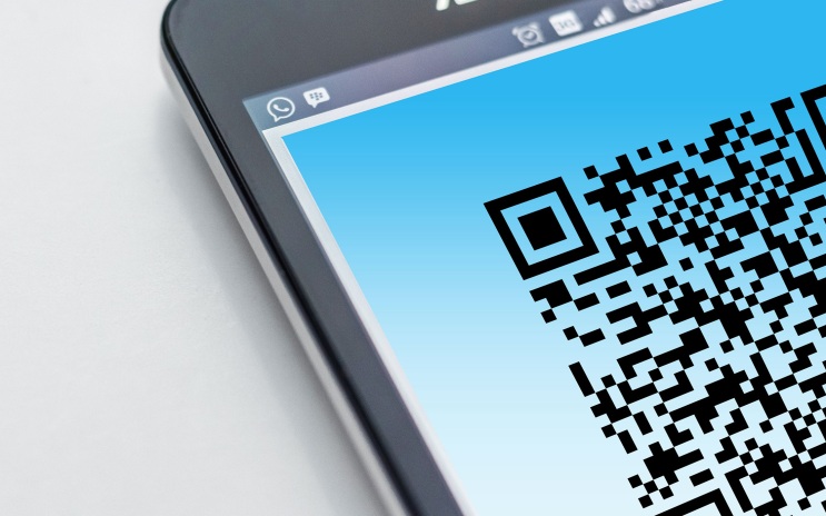 Россиянам рассказали, как обезопасить себя от хищения средств через QR-коды