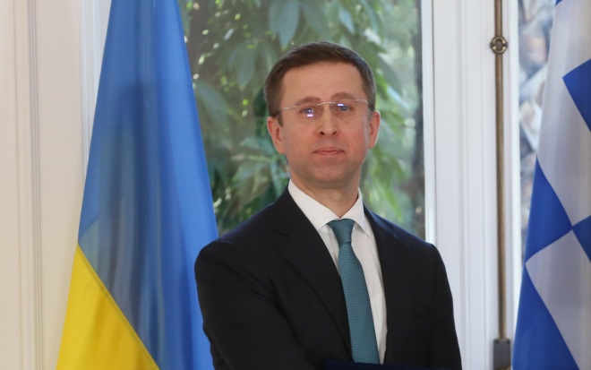 Новый премьер Украины записал машины и компании на близких родственников