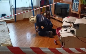 Плита перекрытия частично разрушилась в многоквартирном доме в Батайске