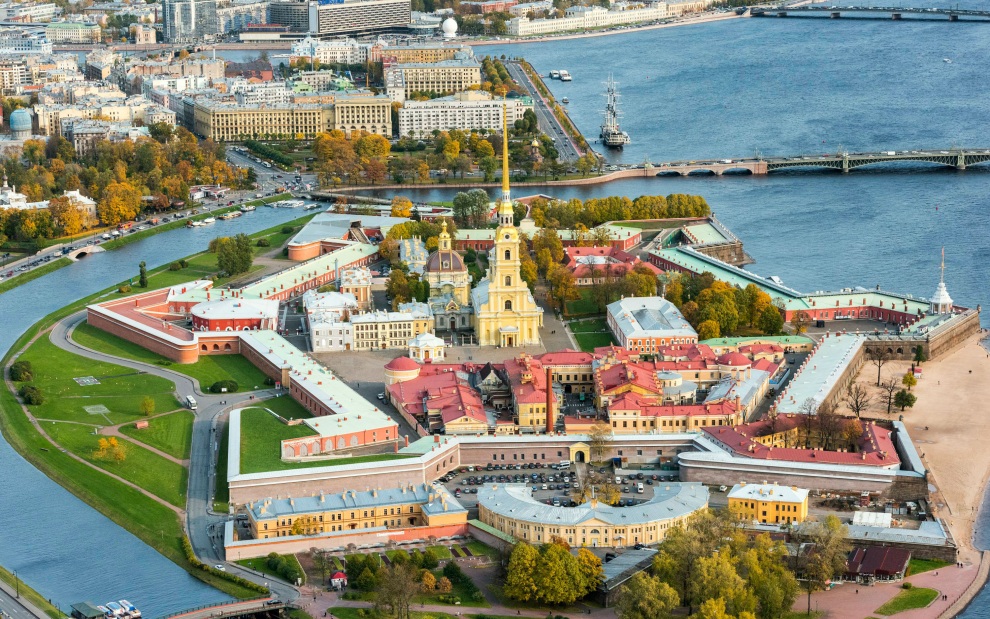 В Петропавловской крепости Санкт-Петербурга запретили сажать вертолеты