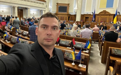 В Раде собирают подписи под петицией об отставке главкома ВСУ Сырского