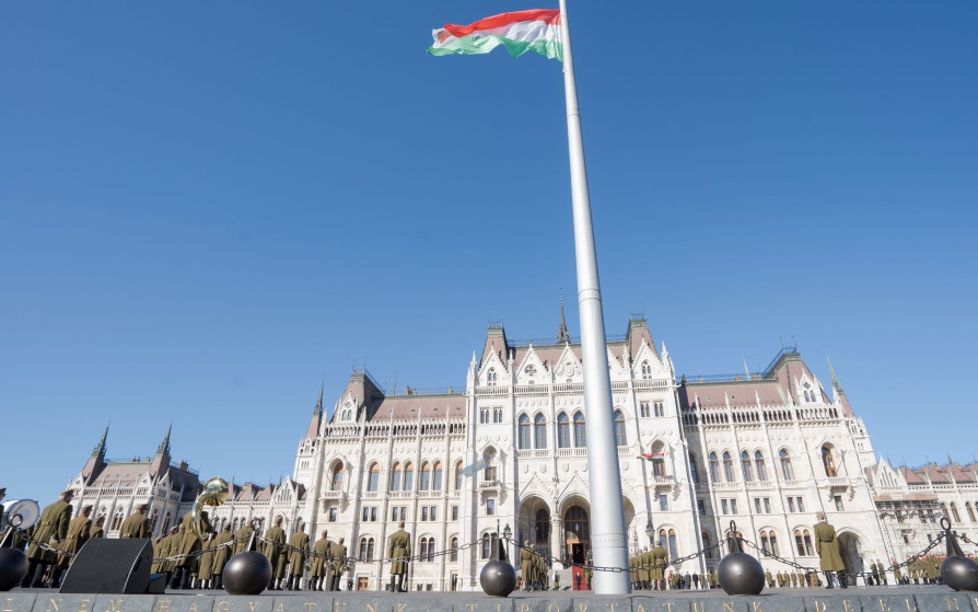 Спикер парламента Венгрии Форстхоффер временно займет пост президента страны