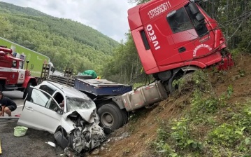 Человек погиб, еще двое пострадали в лобовом ДТП с грузовиком под Иркутском