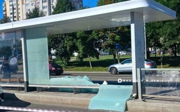 В Белгороде при атаке БПЛА ранен мужчина, разбита остановка