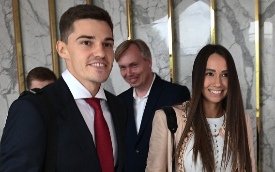 Жена футболиста Зобнина сообщила о разводе, в СМИ появились детали
