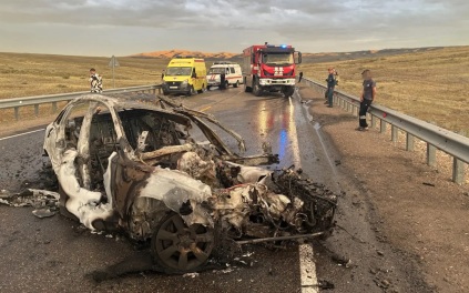 В Туве в ДТП с бензовозом загорелся и взорвался легковой автомобиль