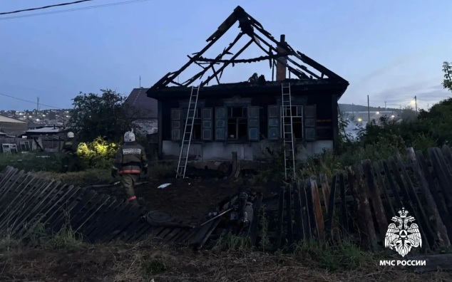 В Улан-Удэ во время пожара погибла женщина, трое мужчин пострадали