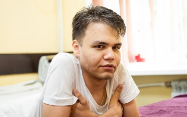 Нужна помощь: Матвея Максимова спасет операция на позвоночнике