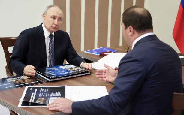 Путин провел встречу с губернатором Омской области Хоценко