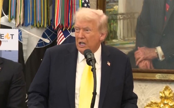 "Им повезло, что я их друг": Трамп озвучил послание европейским союзникам