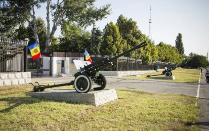 У входа в МО Молдавии демонтированы пушки времен Великой Отечественной войны